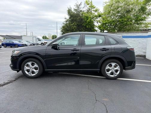 Crystal Black Pearl 2024 Honda HR-V LX