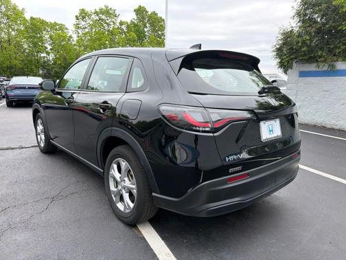 Crystal Black Pearl 2024 Honda HR-V LX