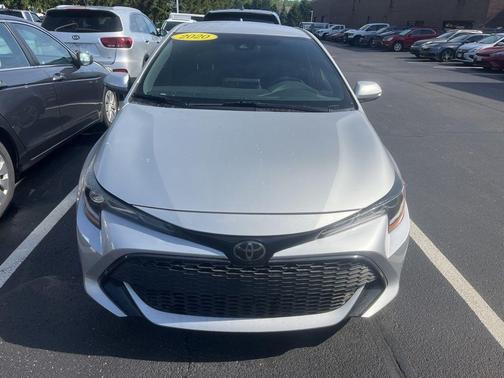Classic Silver Metallic 2020 Toyota Corolla Hatchback SE