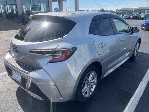 Classic Silver Metallic 2020 Toyota Corolla Hatchback SE