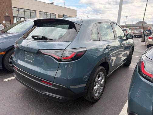 Pearl 2024 Honda HR-V LX