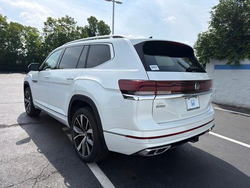 Opal White Pearl Effect 2024 Volkswagen Atlas 2.0T SEL Premium R-Line