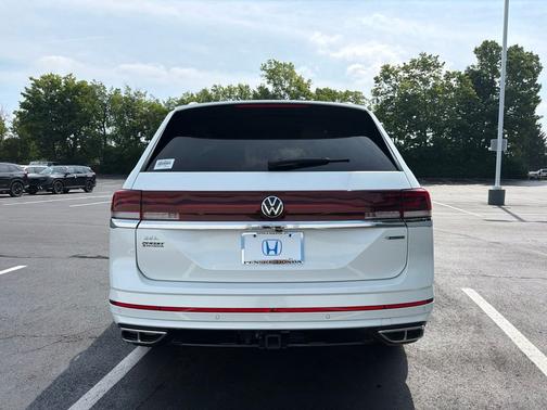 Opal White Pearl Effect 2024 Volkswagen Atlas 2.0T SEL Premium R-Line