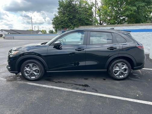 Crystal Black Pearl 2026 Honda HR-V LX