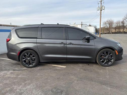 2018 Chrysler Pacifica Touring-L Plus