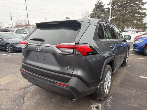 2020 Toyota RAV4 LE