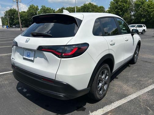 Platinum White Pearl 2026 Honda HR-V LX