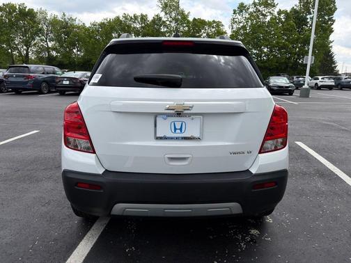 Summit White 2016 Chevrolet Trax LT