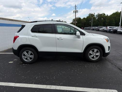 Summit White 2016 Chevrolet Trax LT