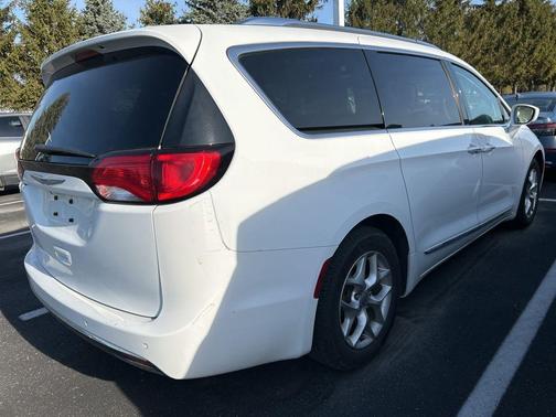 2018 Chrysler Pacifica Touring-L Plus