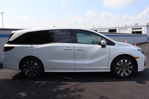 Platinum White Pearl 2026 Honda Odyssey Elite
