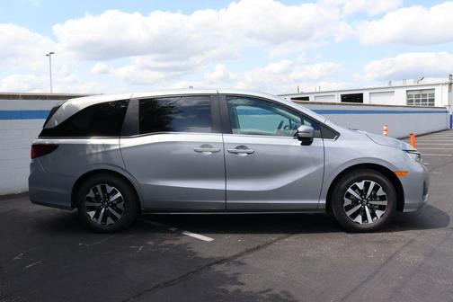 Solar Silver Metallic 2026 Honda Odyssey EX-L