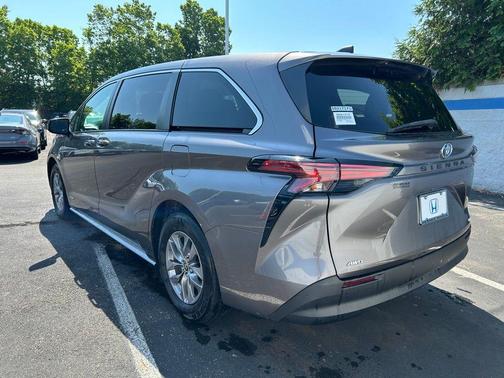 2021 Toyota Sienna LE