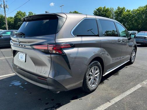 2021 Toyota Sienna LE