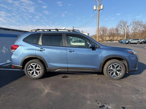 2023 Subaru Forester Premium