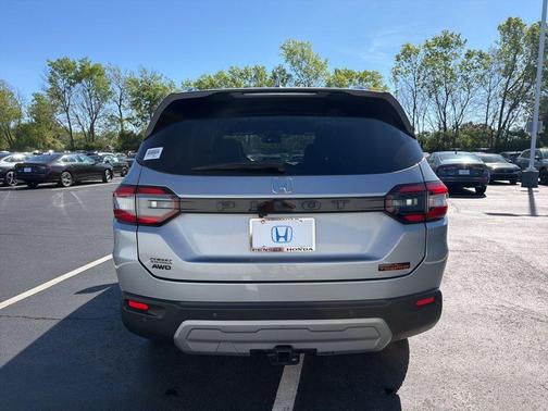 Silver Metallic 2025 Honda Pilot TrailSport