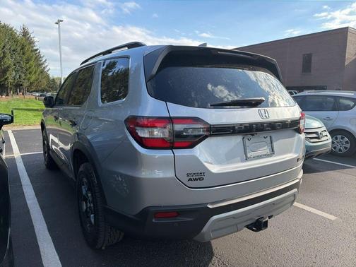 Silver Metallic 2025 Honda Pilot TrailSport