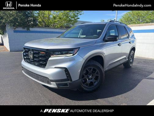 Silver Metallic 2025 Honda Pilot TrailSport