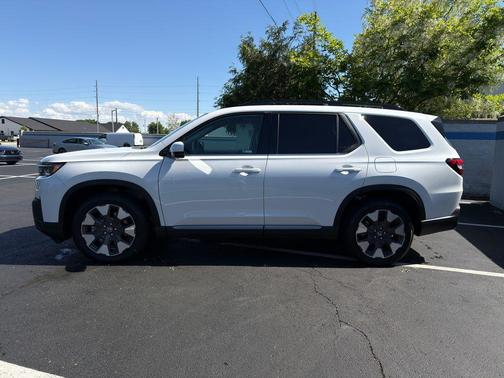 White Diamond Pearl 2026 Honda Pilot Elite