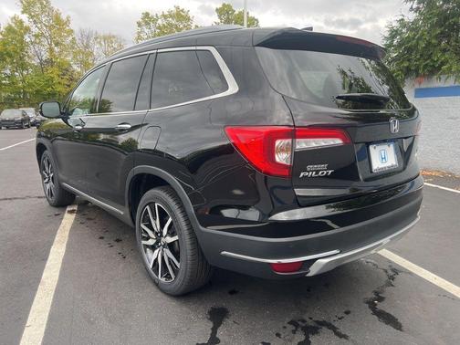 2022 Honda Pilot Touring 7-Passenger