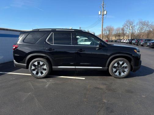 Crystal Black Pearl 2026 Honda Pilot Touring