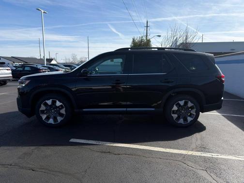 Crystal Black Pearl 2026 Honda Pilot Touring