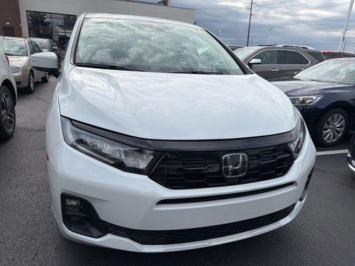 White 2025 Honda Odyssey Touring