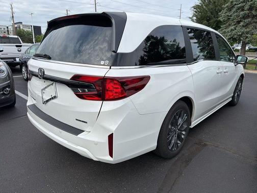 White 2025 Honda Odyssey Touring