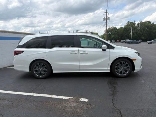 White 2025 Honda Odyssey Touring