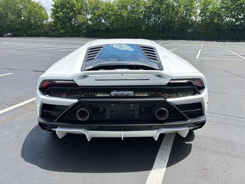 Bianco Monocerus 2020 Lamborghini Huracan EVO Base