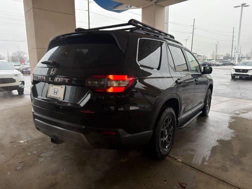 Crystal Black Pearl 2026 Honda Pilot TrailSport
