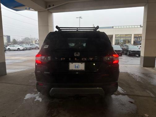 Crystal Black Pearl 2026 Honda Pilot TrailSport