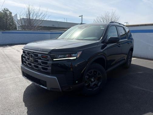Crystal Black Pearl 2026 Honda Pilot TrailSport