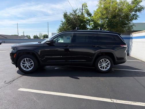 Diamond Black 2021 Jeep Grand Cherokee L Laredo
