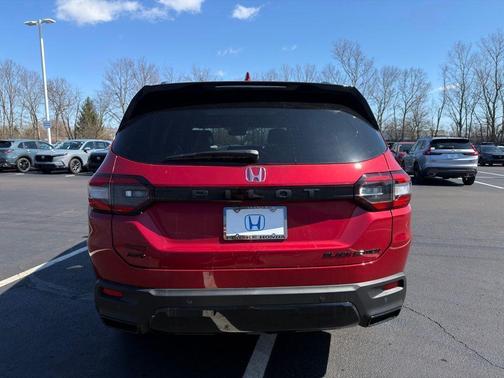 Radiant Red Metallic II 2026 Honda Pilot Black Edition
