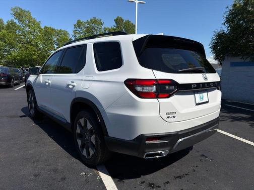 White Diamond Pearl 2026 Honda Pilot Elite
