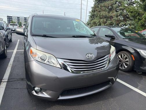Predawn Gray Mica 2017 Toyota Sienna XLE Premium