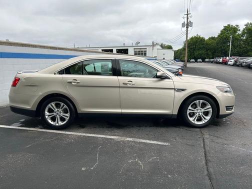 2017 Ford Taurus SEL