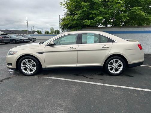 2017 Ford Taurus SEL