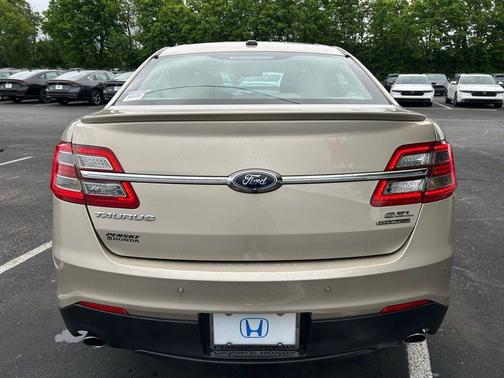 2017 Ford Taurus SEL