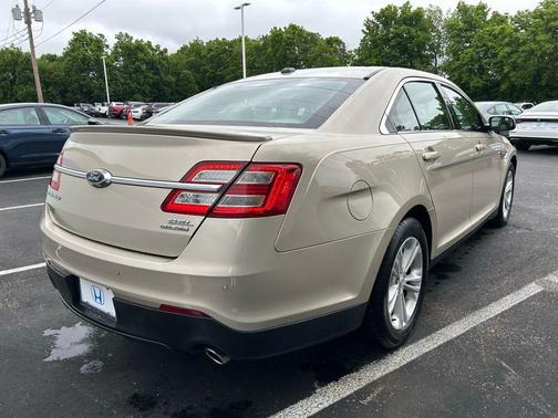2017 Ford Taurus SEL