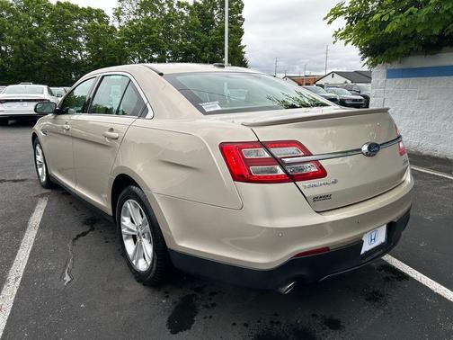 2017 Ford Taurus SEL