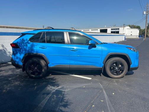 2020 Toyota RAV4 Hybrid XLE