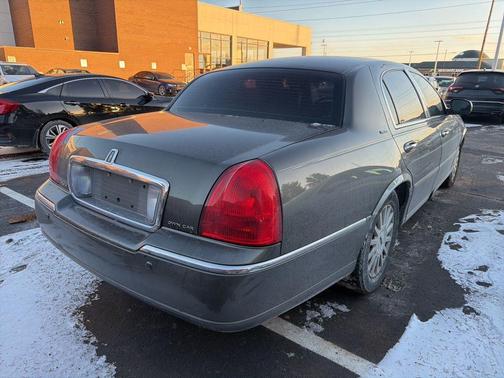 2004 Lincoln Town Car Signature