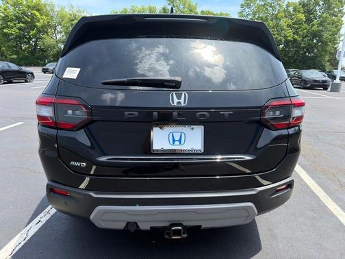 Crystal Black Pearl 2023 Honda Pilot EX-L 8-Passenger