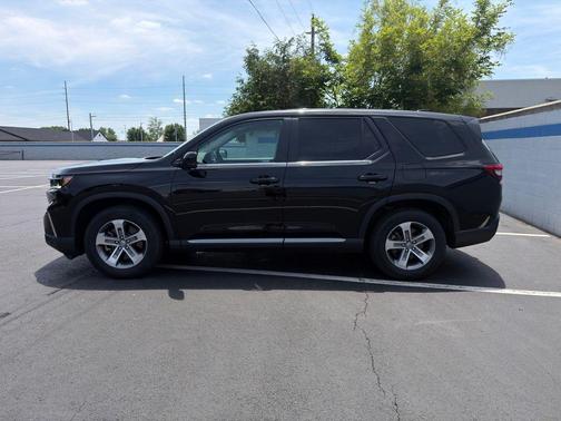 Crystal Black Pearl 2023 Honda Pilot EX-L 8-Passenger