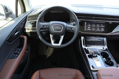 Photo 2 of 62 of 2021 Audi Q7 55 Premium