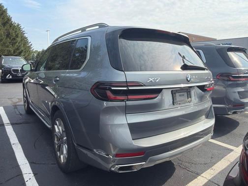 Gray Metallic 2026 BMW X7 xDrive40i