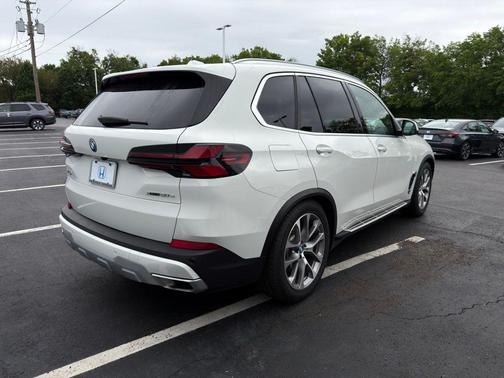 Alpine White 2025 BMW X5 PHEV xDrive50e