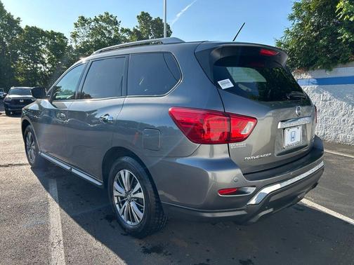 2018 Nissan Pathfinder SV